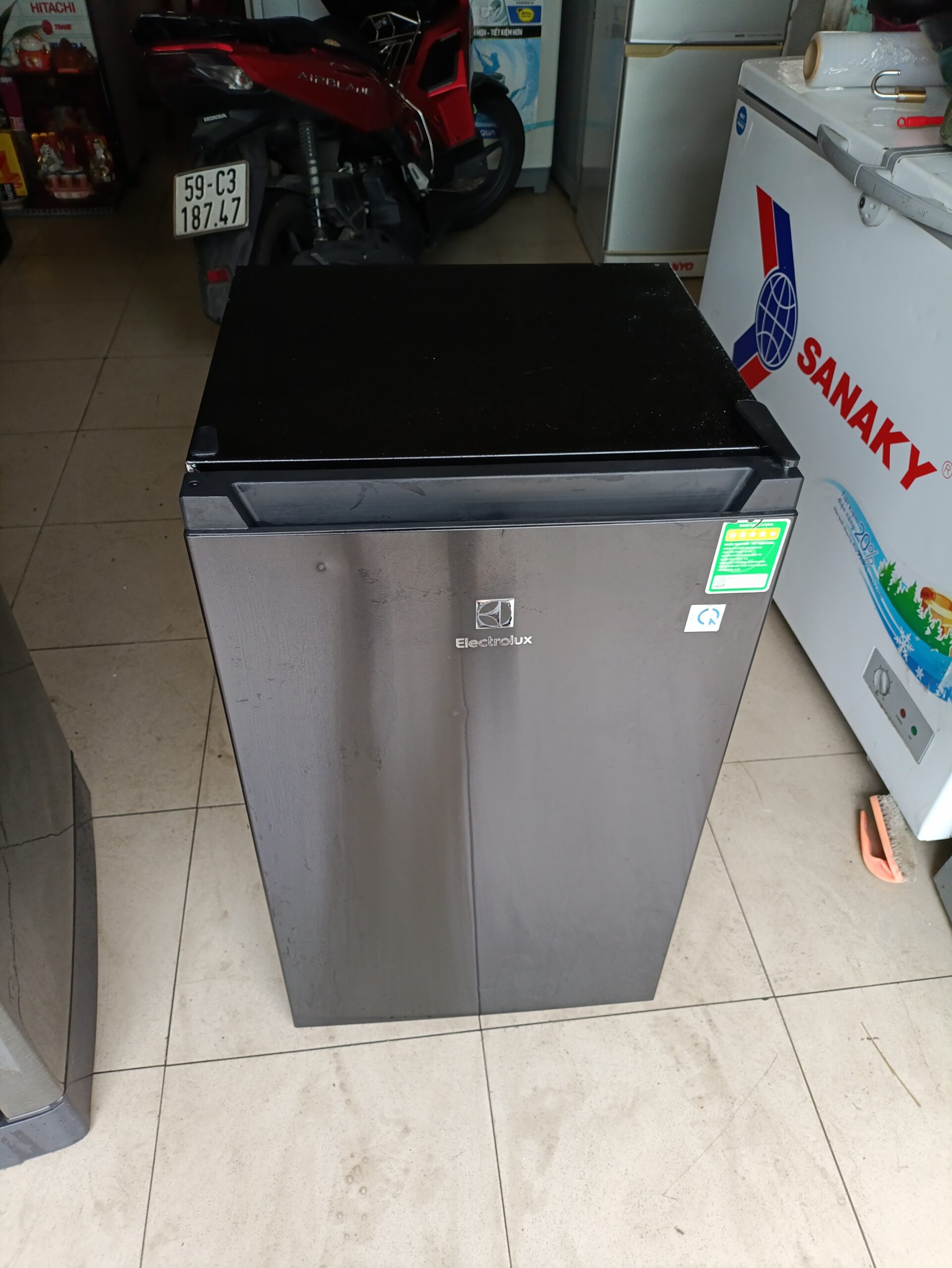 Tủ lạnh mini electrolux cũ 95%