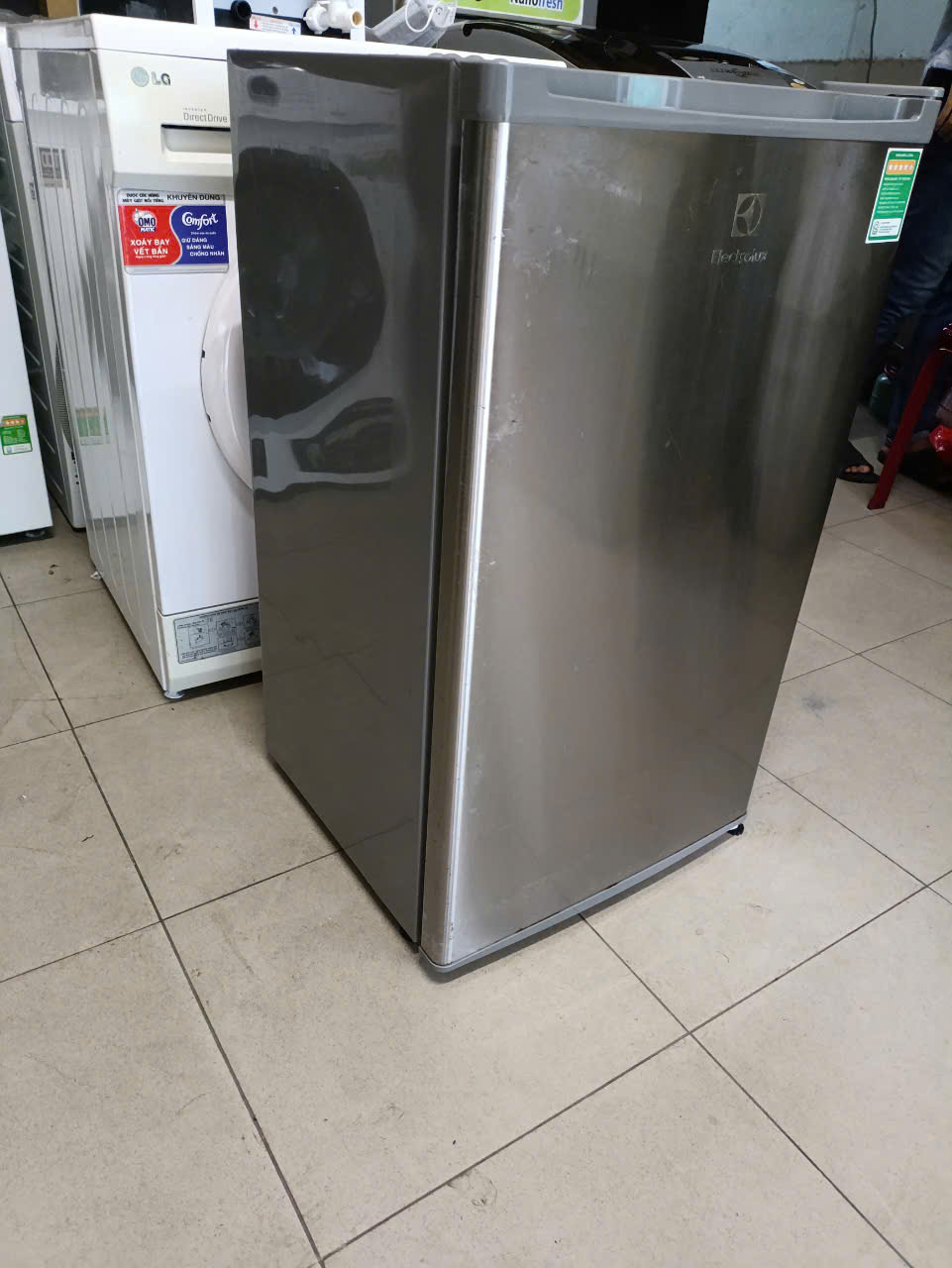 Tủ lạnh mini Electrolux 90 lít - Ảnh 4