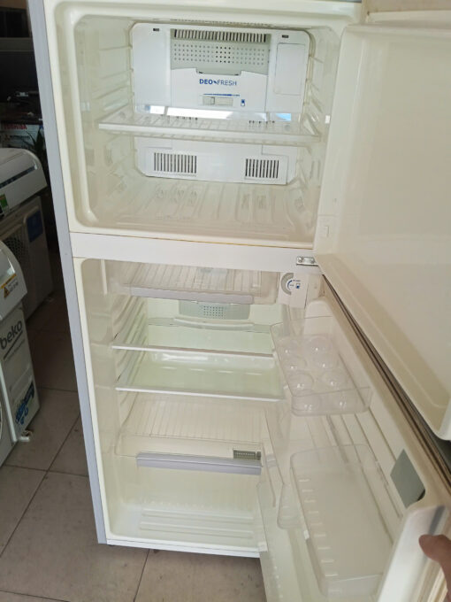 382 - Tủ lạnh Electrolux 200 lít - Ảnh 4