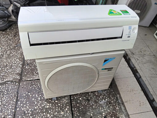 384 - Máy lạnh daikin inverter 1 ngựa