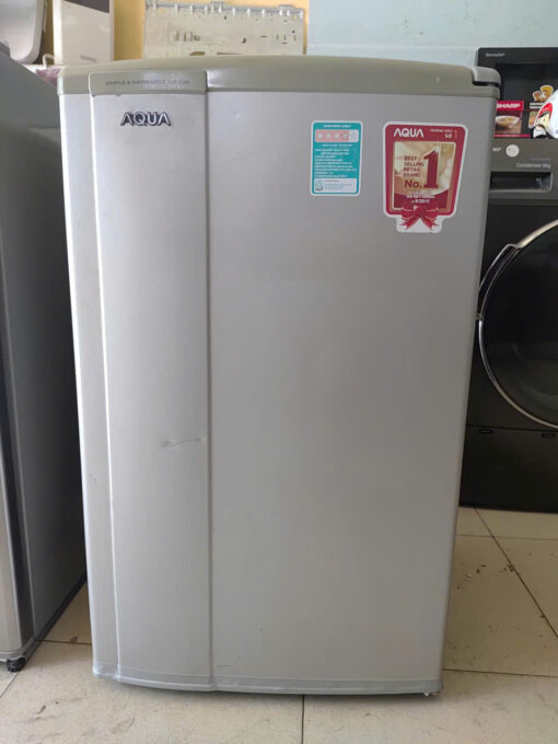373 - Tủ lạnh mini Aqua 90 lít