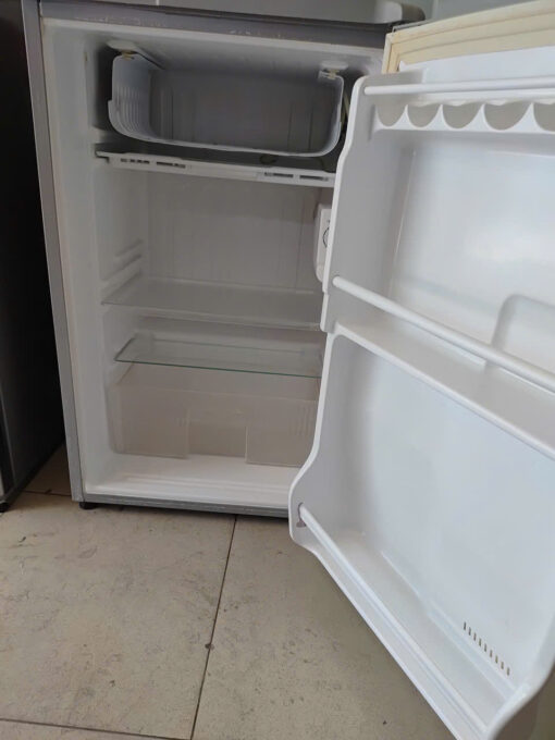 373 - Tủ lạnh mini Aqua 90 lít - Ảnh 3